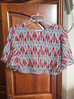 Body Central Flutter Sleeve Crop Blouse Small
